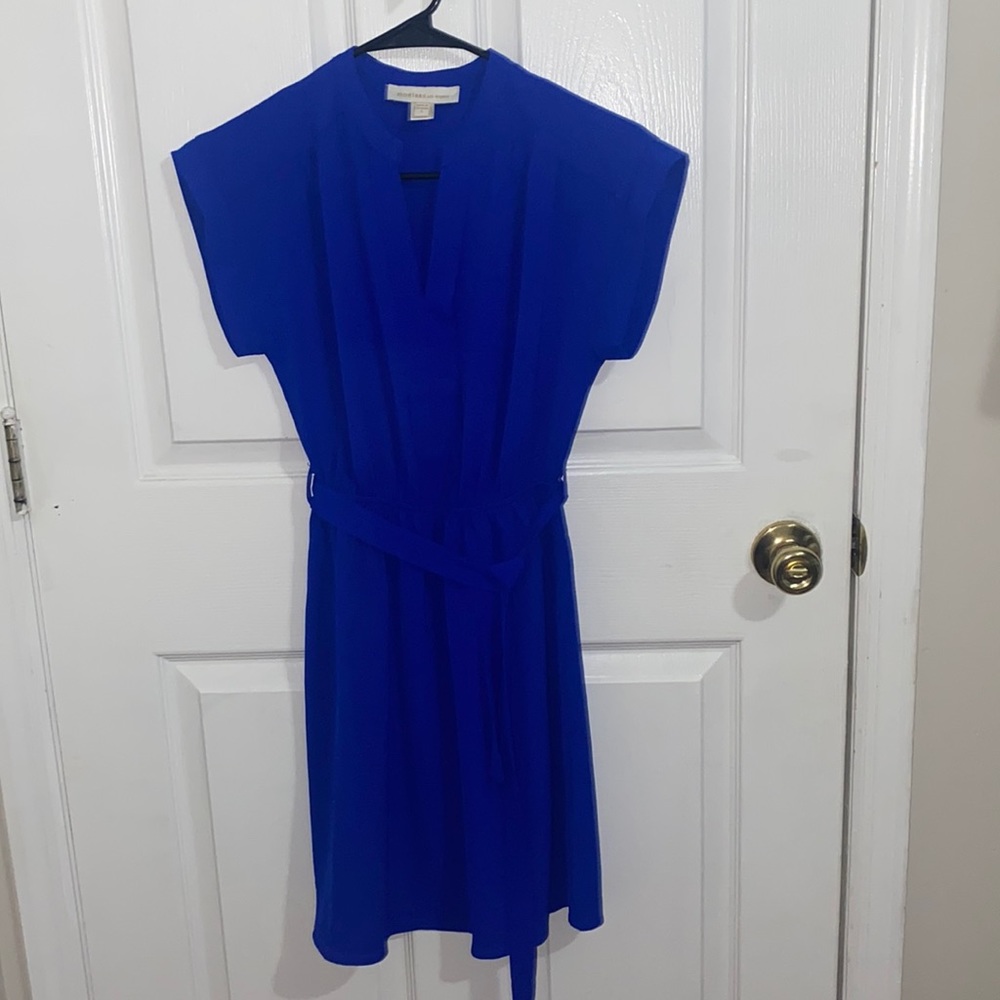 Blue short dress with belt, size S, mini V, never used.